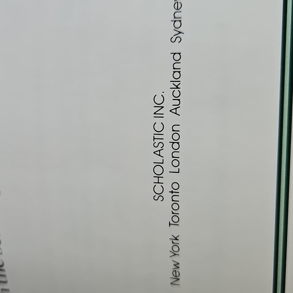 Scholastic The Secret Garden Book with Green and Brown Cover - Picture 7 of 8